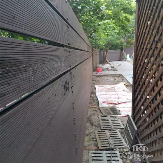 廊坊市木塑厂家浅析塑木地板和防腐木地板的区别有哪些？